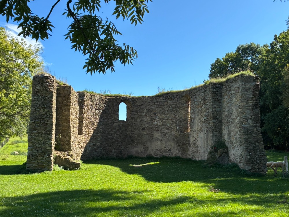 torzo kostela Jindrichovice